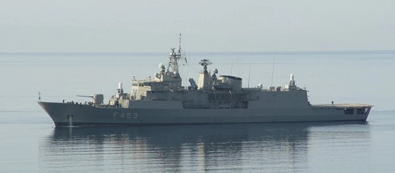 Φρεγάτα F453 «Σπέτσαι»: Το πλοίο του ΠΝ που ο θυρεός του «πατάει» την τουρκική ημισέληνο!